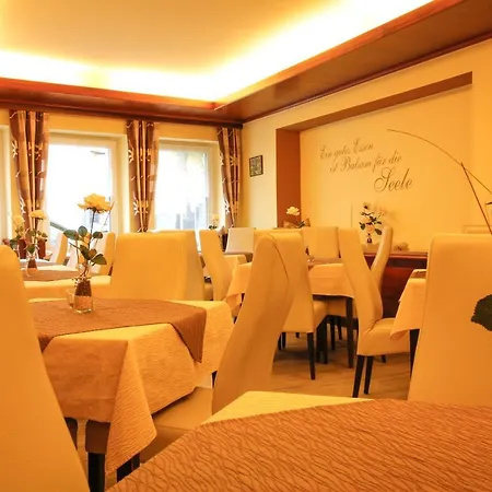 Landhotel Goldener Stern Guest house Trautskirchen